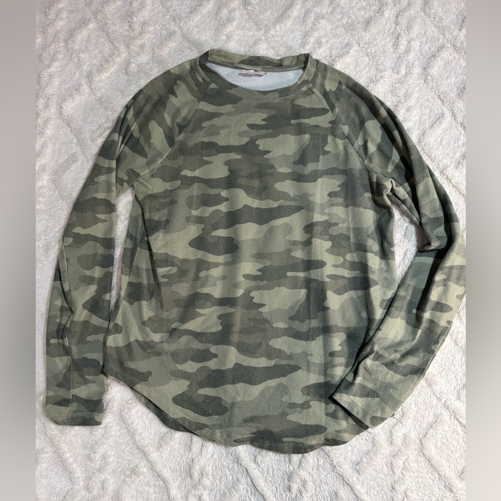 So medium camo fuzzy longsleeve sleep shirt